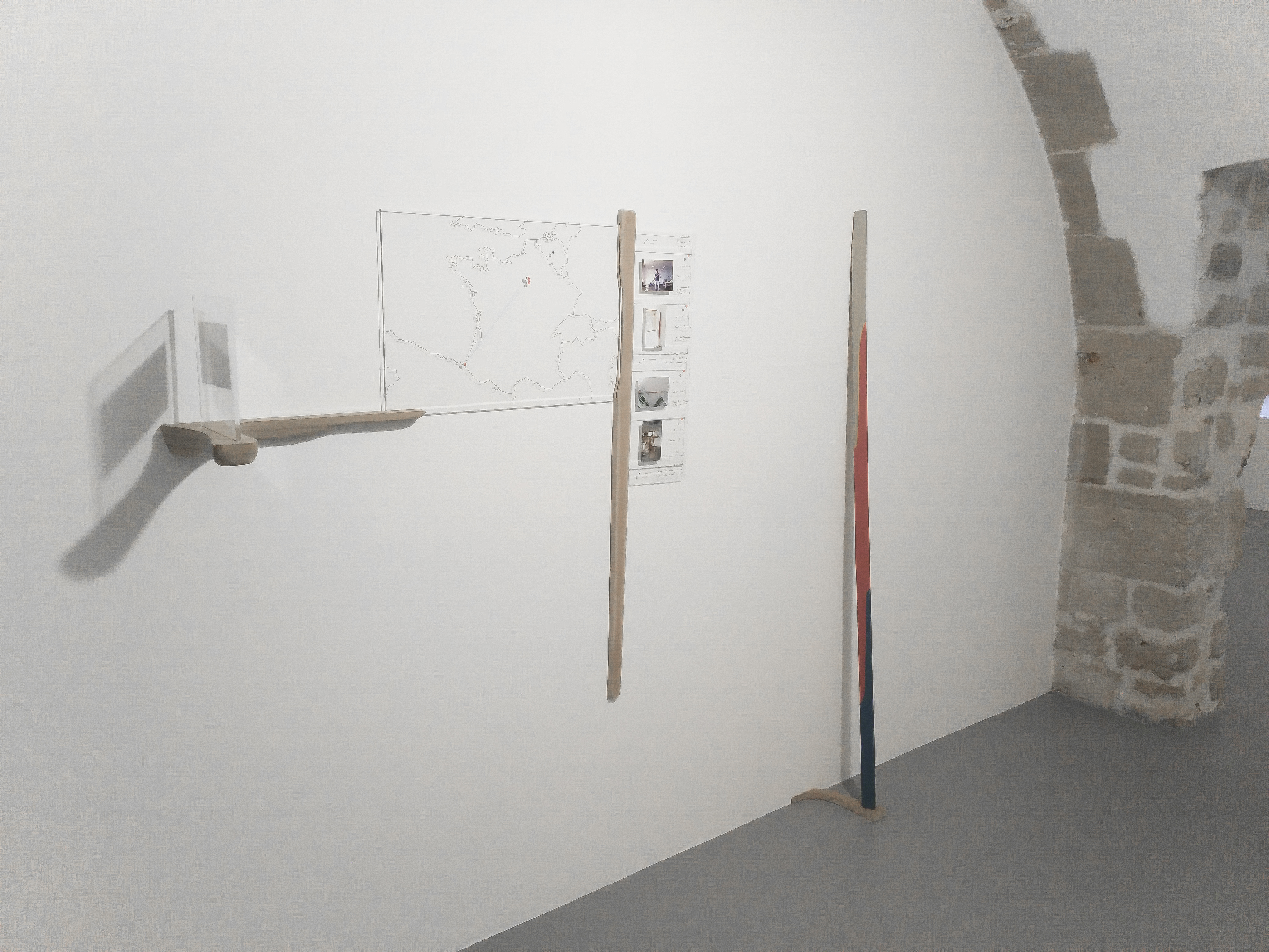Vue de l'exposition, Long distance communication, galerie Marine Veilleux, Paris, 2015.